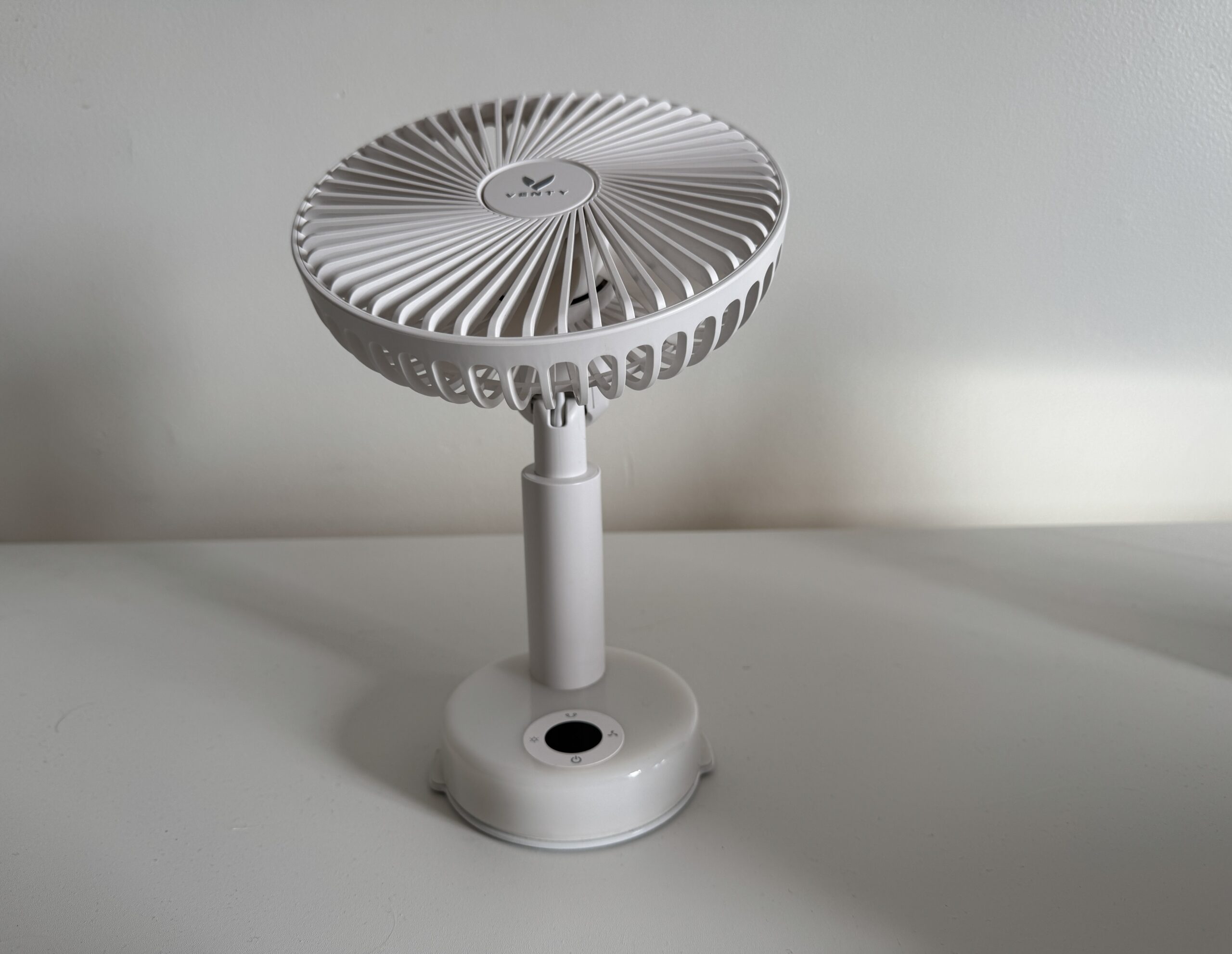 Venty fan pivot
