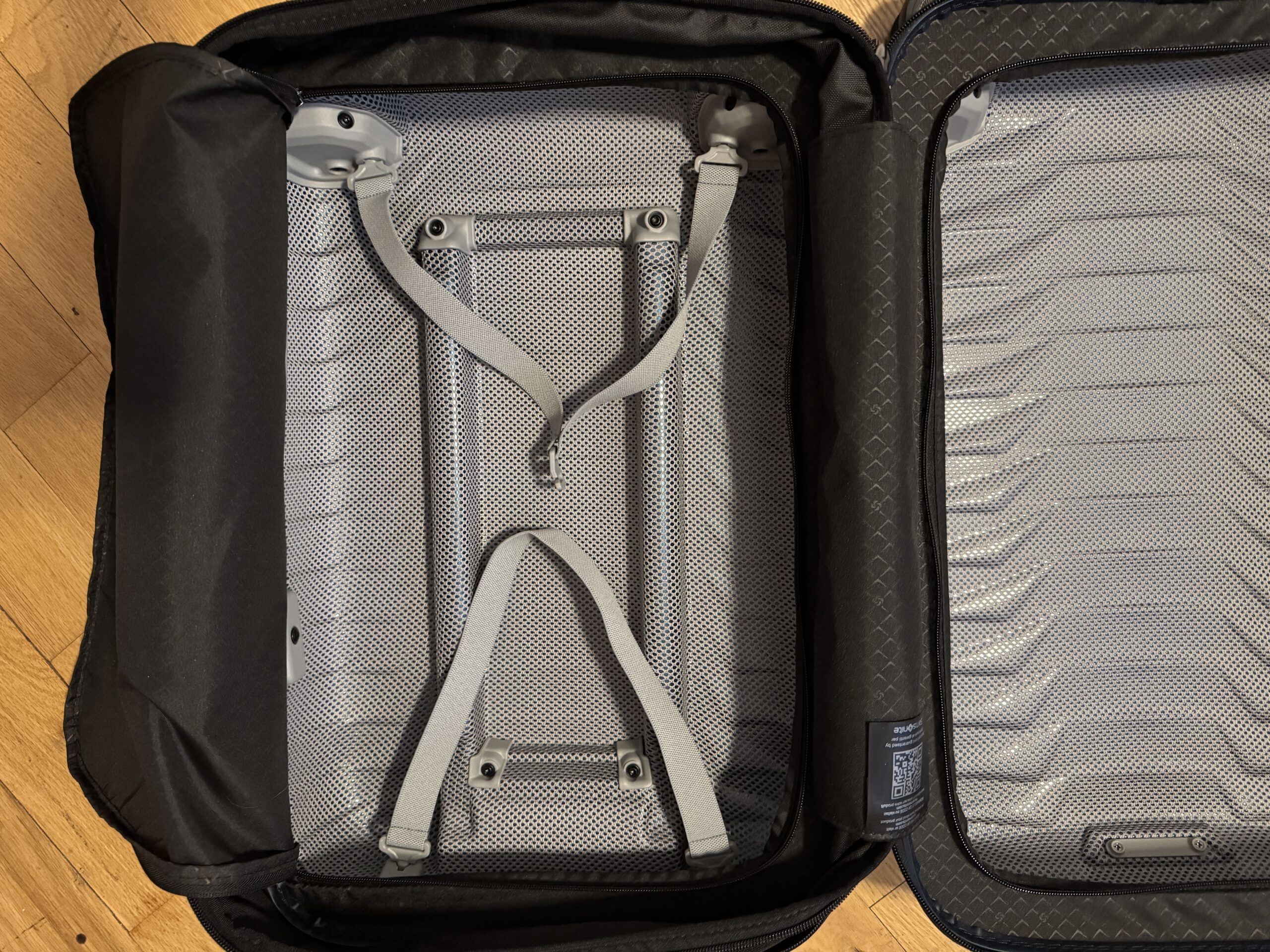 Inside of Samsonite Proxis