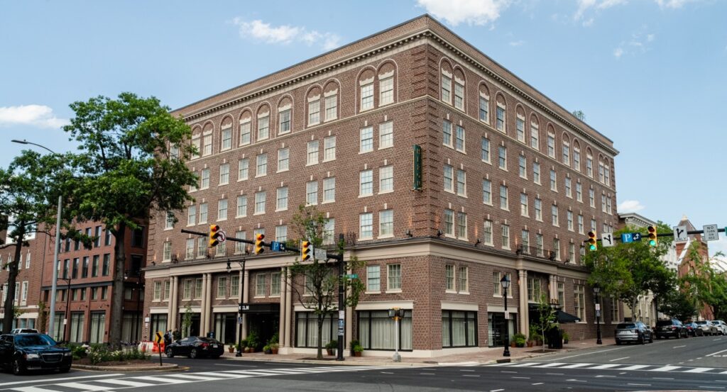 Hotel Heron Exterior